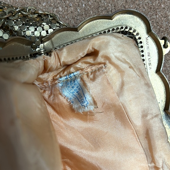 Very vintage gold Whiting & Davis small cocktail mesh bag with chain strap - Picture 9 of 16